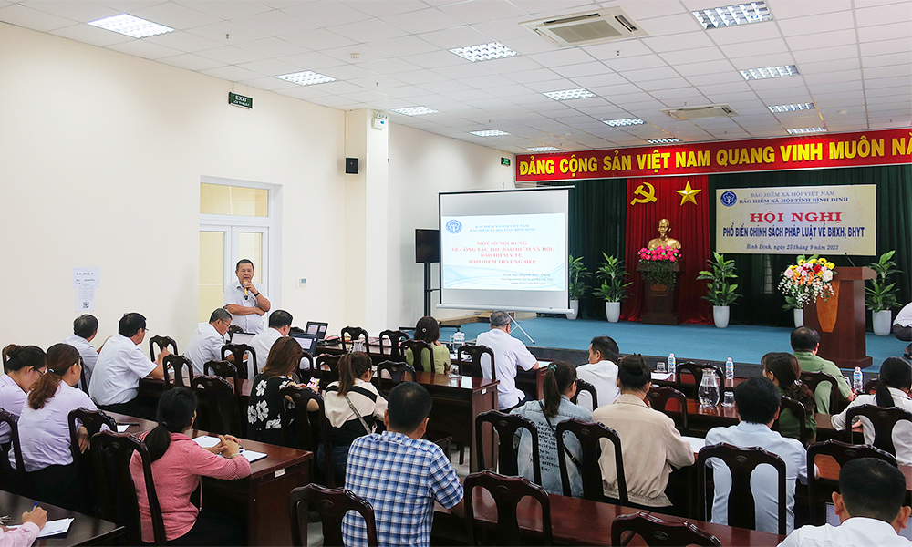 Từ 1/4/2024, BHXH tỉnh Bình Định dừng in thẻ BHYT giấy đối với người tham gia BHXH bắt buộc