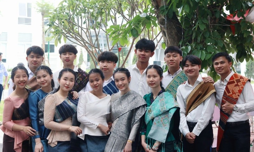 Đề xuất giáo viên Việt Nam sang Lào giảng dạy tiếng Việt được tham gia BHXH tại Việt Nam