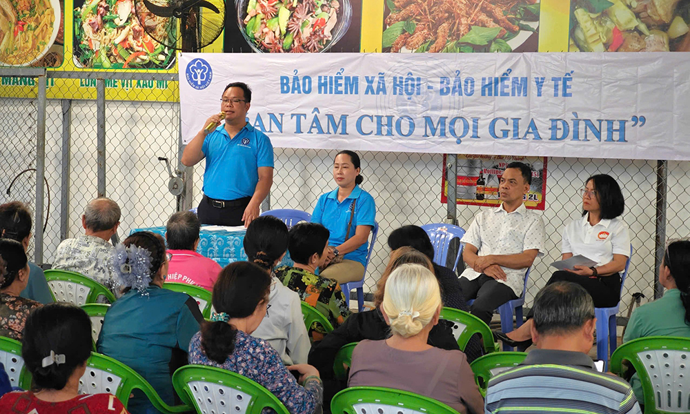 “Vượt nắng, thắng mưa” lan tỏa mạnh mẽ chính sách BHXH, BHYT đến người dân TP.HCM