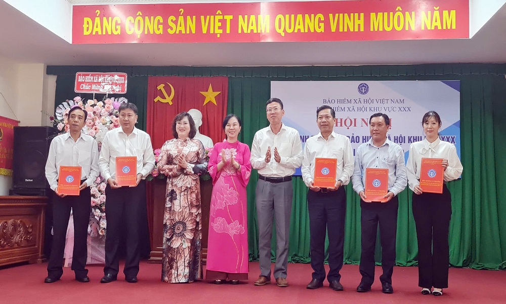 Khen thưởng đột xuất tập thể, cá nhân 