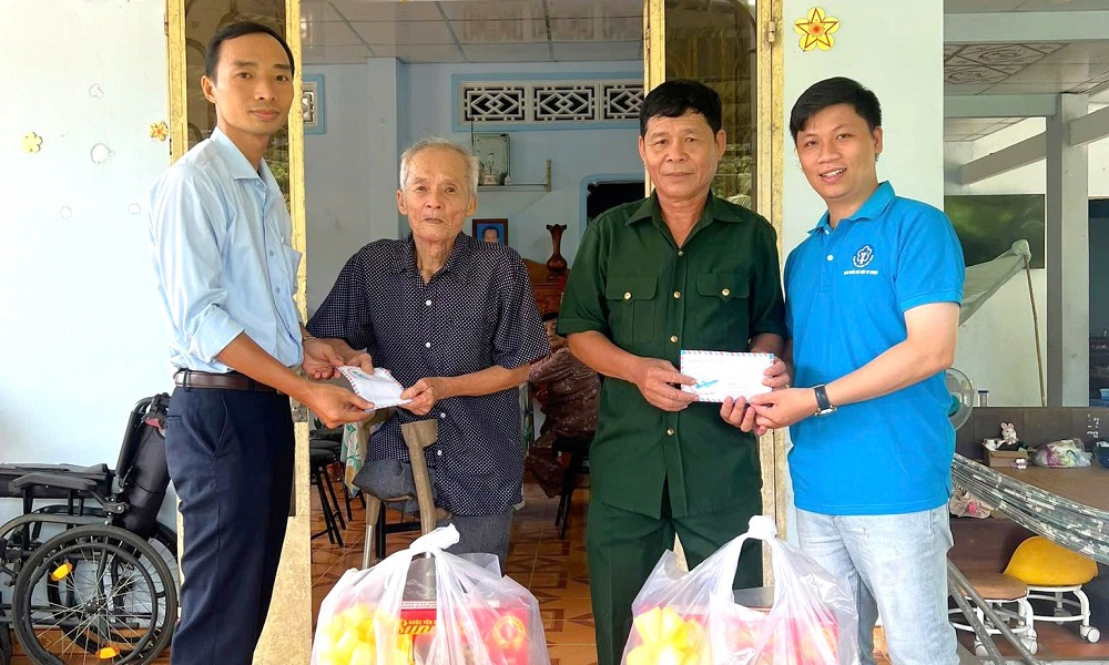 BHXH TP.Hồ Chí Minh: Thăm hỏi, tri ân thương binh, thân nhân liệt sĩ và người có công với cách mạng