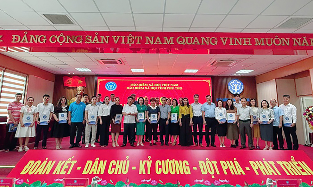 BHXH tỉnh Phú Thọ tri ân gia đình liệt sỹ, thương bệnh binh nhân ngày 27/7