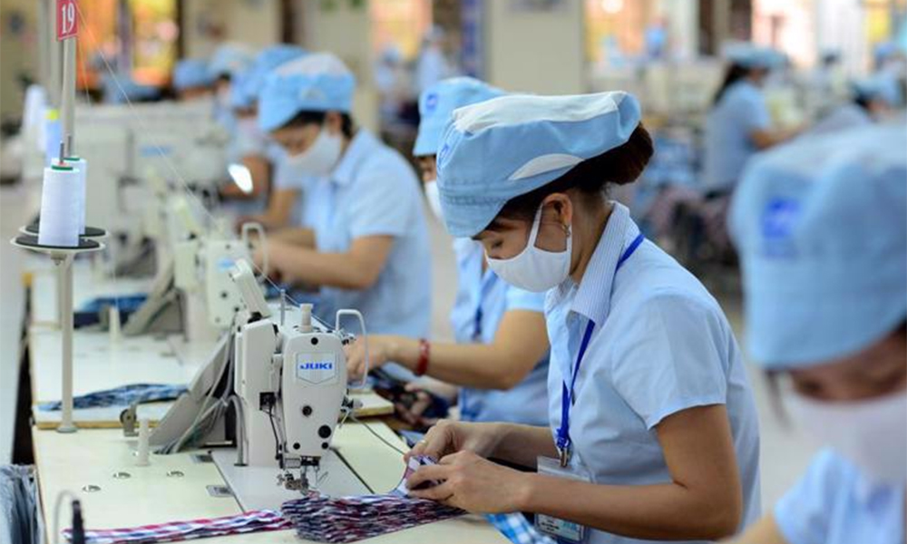 Người thuộc diện NSNN hỗ trợ BHYT có được miễn đóng BHYT bắt buộc tại công ty?