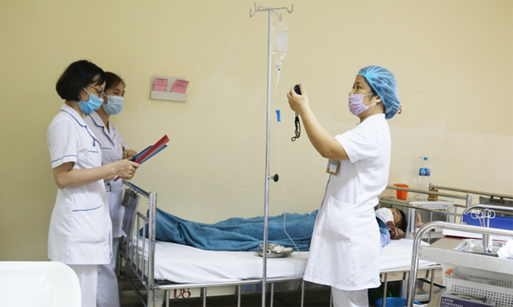 Người dùng thuốc không nên truyền đạm tại nhà