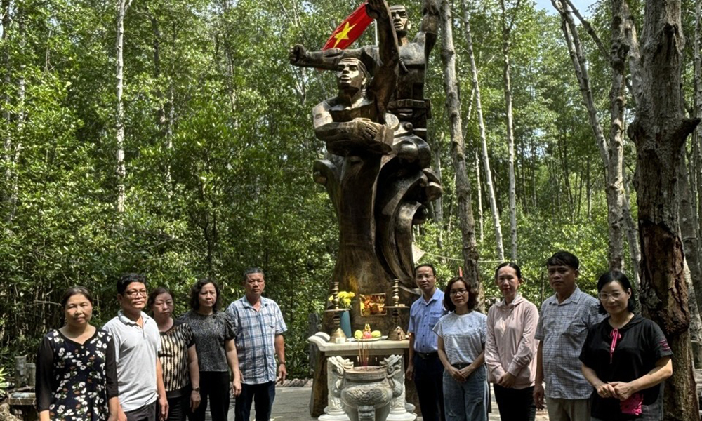 Chi bộ Đại diện Văn phòng BHXH Việt Nam tại TP.HCM: Hành trình “Về nguồn” tại Chiến khu Rừng Sác