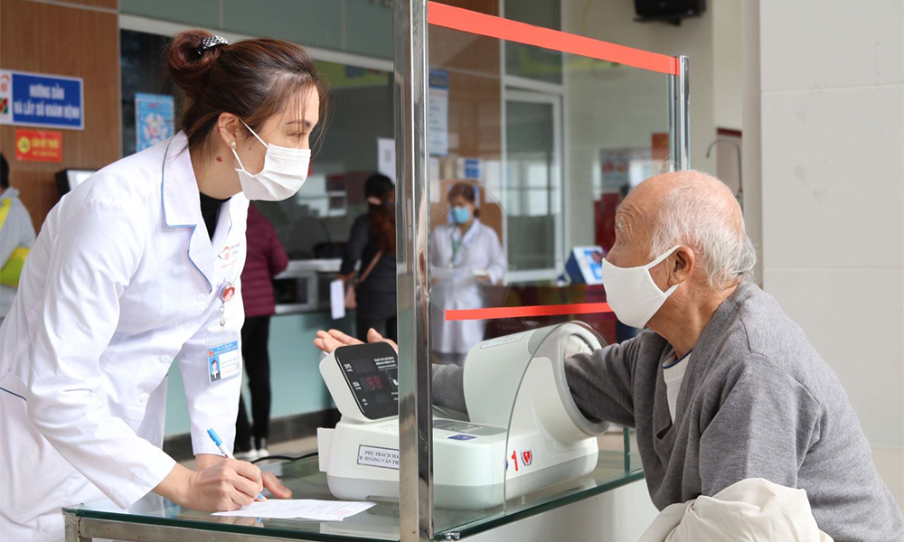 Bộ Chính trị ban hành Nghị quyết về tăng cường bảo vệ, chăm sóc và nâng cao sức khỏe nhân dân