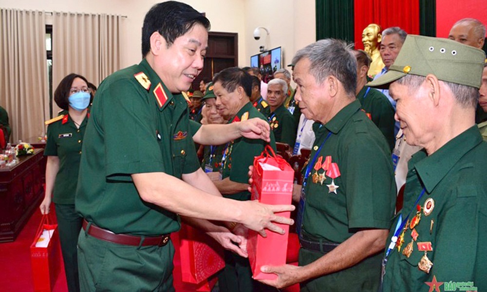 Chế độ hỗ trợ, đãi ngộ cho người Việt Nam có công đang định cư ở nước ngoài