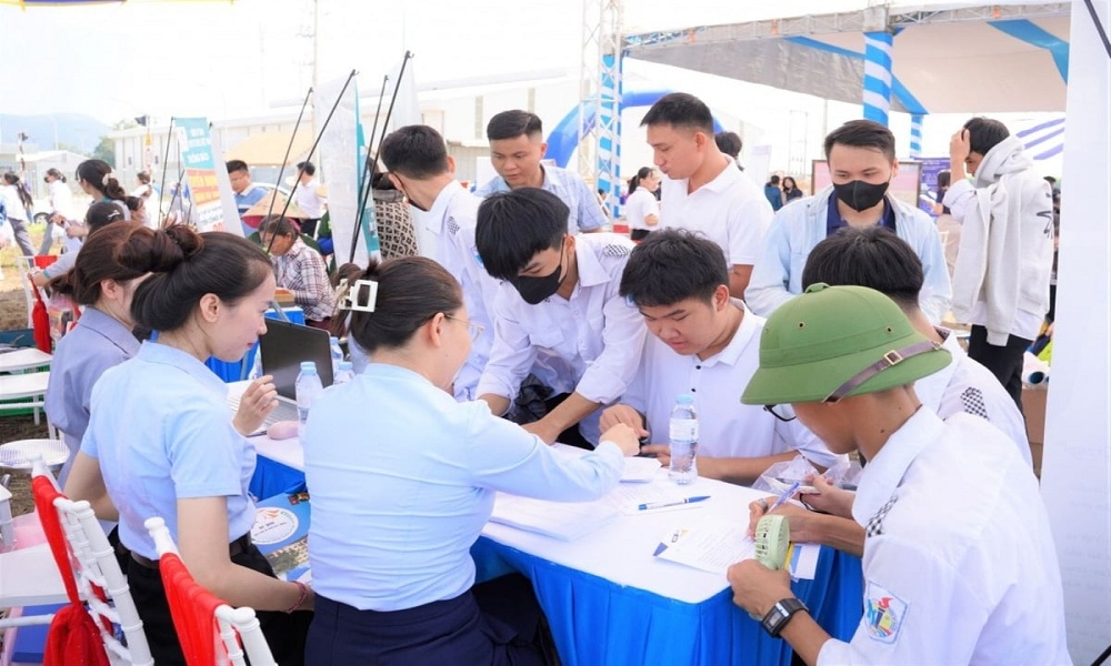 Gỡ rào cản trong tìm việc làm cho lao động trẻ