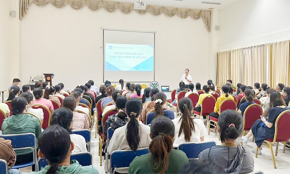 BHXH TP.Huế: Đồng bộ các giải pháp vận động người dân tham gia BHXH, BHYT