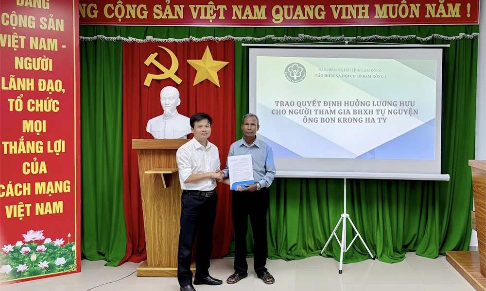 Niềm vui hưởng lương hưu nơi đại ngàn của ông Bon Krong Ha Ty