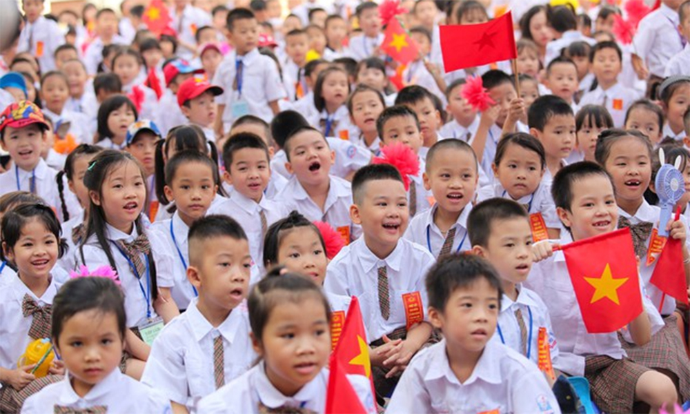 Vì sao học sinh lớp 1 đóng BHYT 15 tháng?