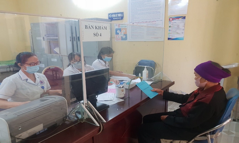 Đề xuất tăng mức hưởng BHYT lên 100% cho người thuộc hộ cận nghèo