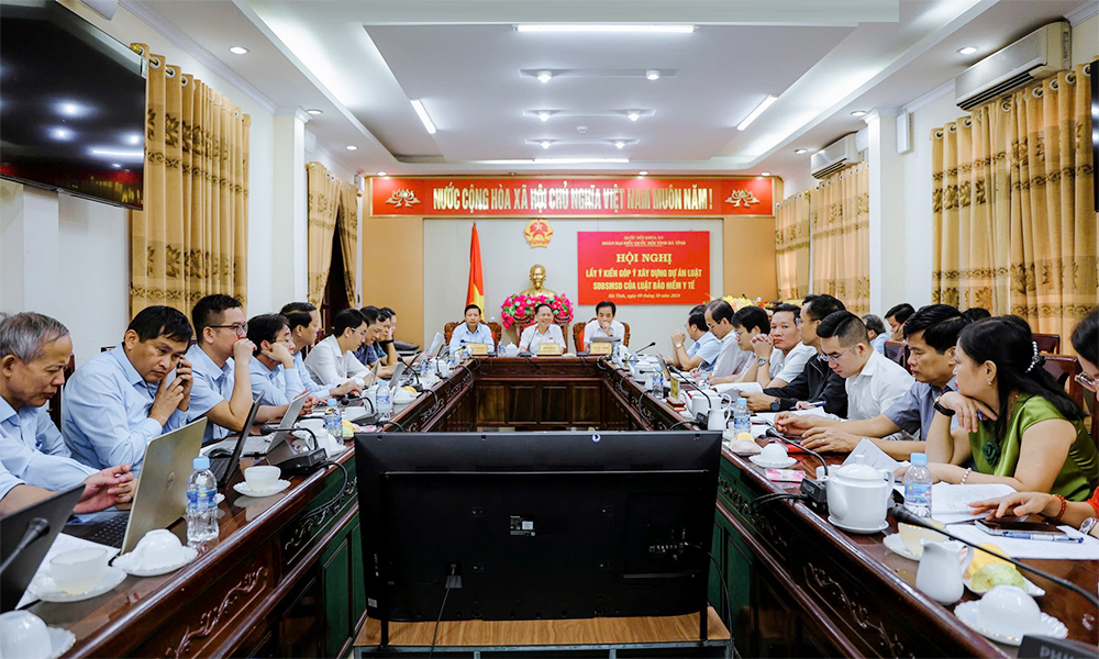 Đoàn Đại biểu Quốc hội tỉnh Hà Tĩnh lấy ý kiến góp ý sửa đổi Luật BHYT
