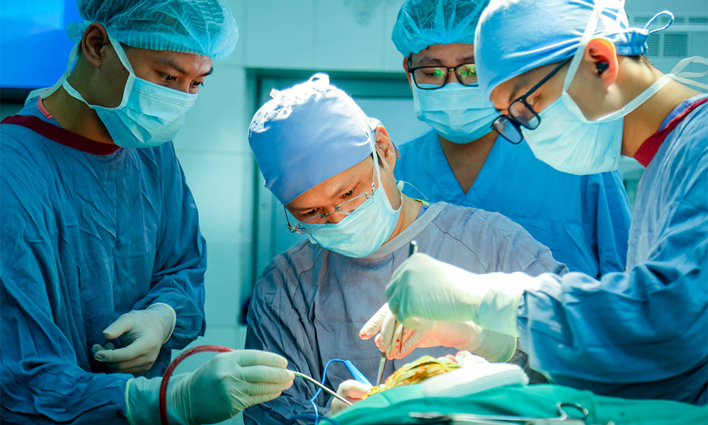 Lần đầu tiên kết hợp cùng lúc 2 kỹ thuật đại phẫu cắt u tuyến yên tại Việt Nam