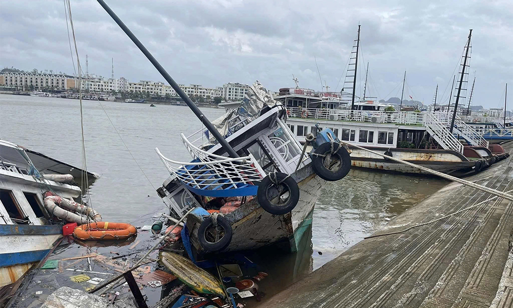 Bị thiệt hại nặng do bão lũ, doanh nghiệp có thể được tạm dừng đóng vào quỹ hưu trí, tử tuất