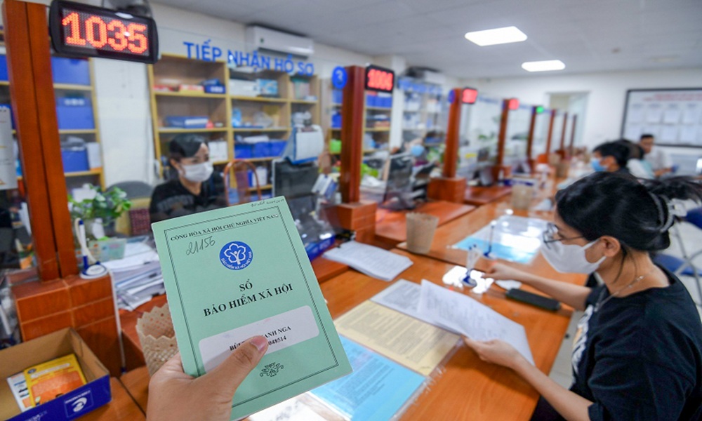  Lao động nam sinh tháng 10 năm 1978 đã đủ điều kiện nghỉ hưu trước tuổi theo Nghị định 135/2020/NĐ-CP chưa? 