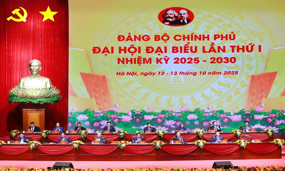 Đẩy mạnh xây dựng và hoàn thiện hệ thống pháp luật về  y tế