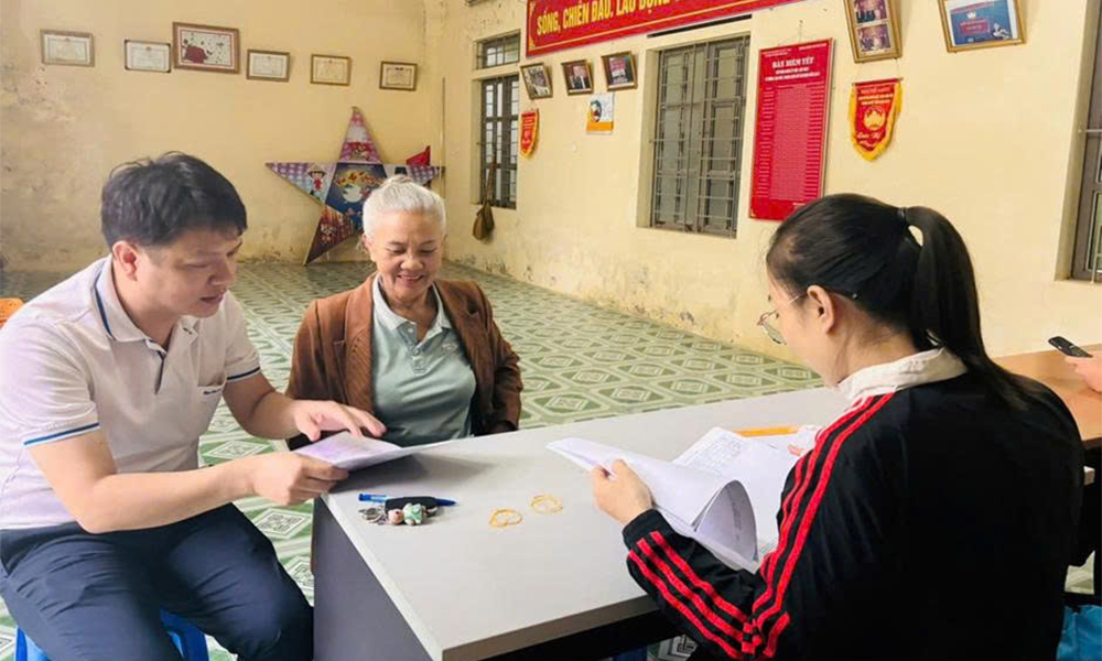 Lai Châu thúc đẩy nhận lương hưu, trợ cấp qua tài khoản cá nhân