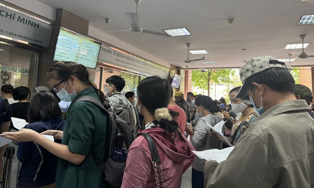 Hợp đồng khám chữa bệnh bảo hiểm y tế được ký và bị ngưng như thế nào?