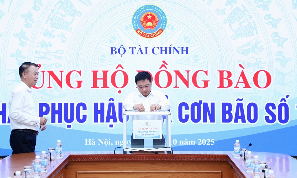 Bộ trưởng Nguyễn Văn Thắng kêu gọi toàn ngành Tài chính ủng hộ đồng bào bị thiệt hại do bão số 10