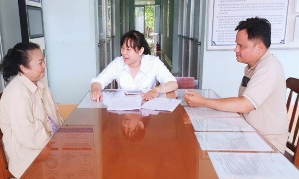 BHXH cơ sở Tân Phước: Qua tuyên truyền Luật BHXH, nhiều chủ chủ hộ kinh doanh đăng ký tham gia BHXH bắt buộc