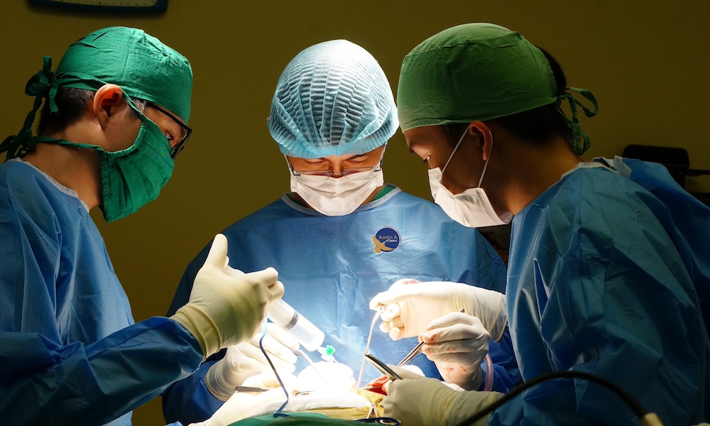 Xuyên đêm cứu sống nữ sinh 16 tuổi hôn mê vì xuất huyết não
