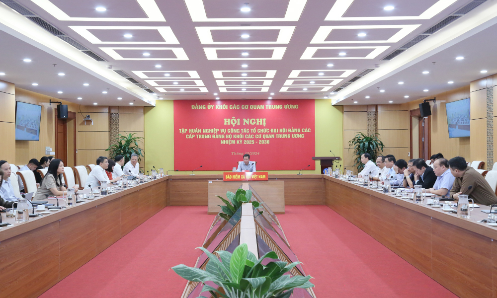 Làm tốt công tác chính trị, tư tưởng trong quá trình Đại hội đảng các cấp