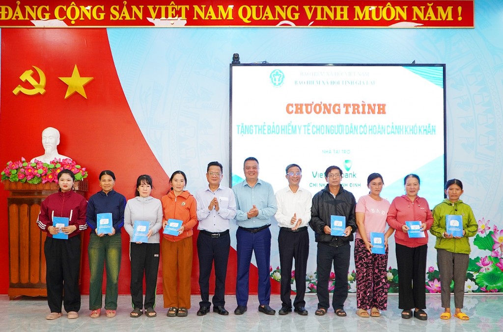 Lan tỏa yêu thương từ những tấm thẻ BHYT