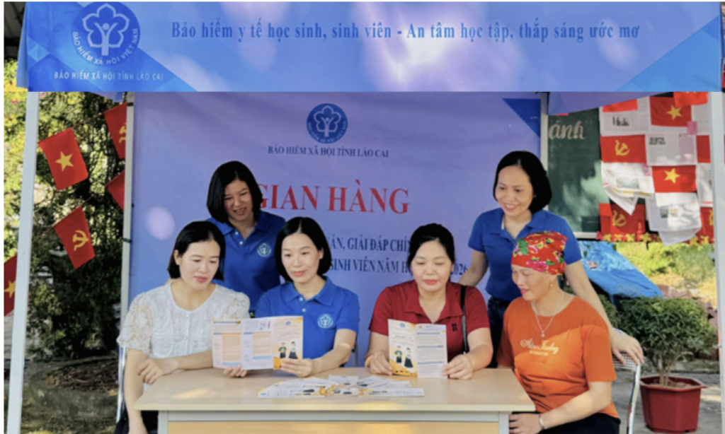 Thực hiện chính sách BHYT học sinh, sinh viên từ Mô hình gian hàng tuyên truyền