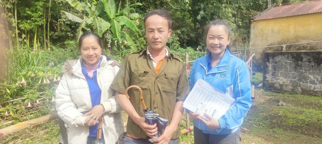 Cán bộ BHXH vượt núi, băng bản đưa chính sách an sinh đến với đồng bào dân tộc