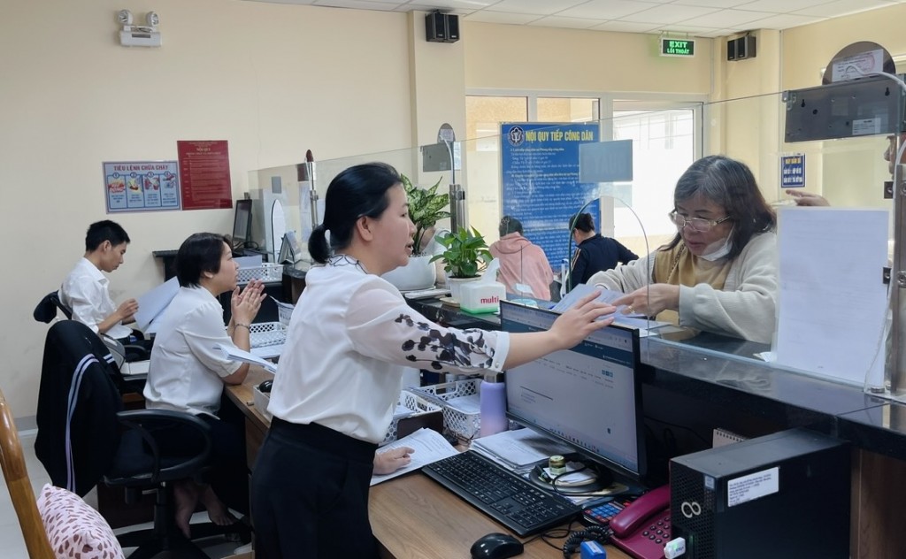 BHXH cơ sở Xóm Chiếu (TP. Hồ Chí Minh): Trên 7.000 thẻ BHYT sẽ đến tay người cao tuổi