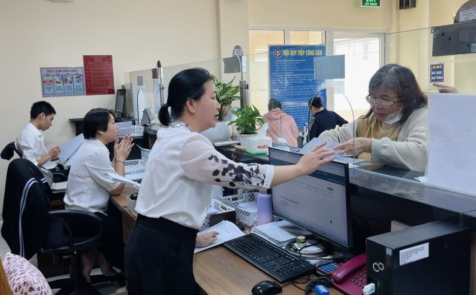 BHXH cơ sở Xóm Chiếu (TP. Hồ Chí Minh): Trên 7.000 thẻ BHYT sẽ đến tay người cao tuổi