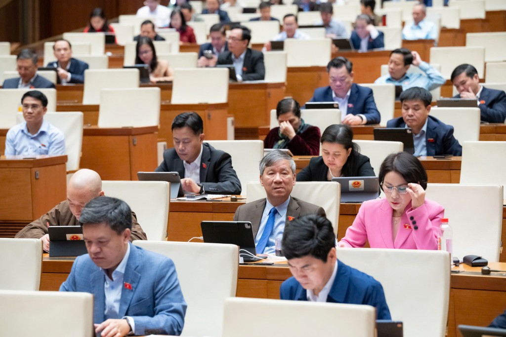 Các đại biểu Quốc hội tham dự phiên thảo luận.