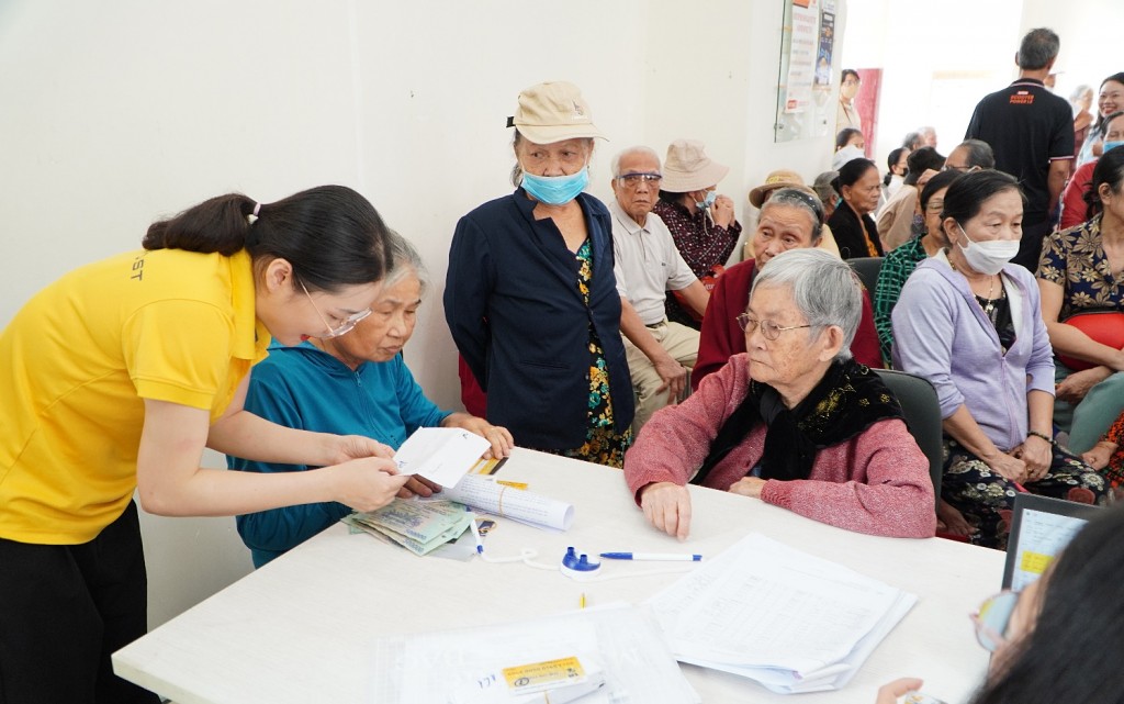 Gia Lai: Chi trả gộp 3 tháng lương hưu kịp thời, tiếp sức người dân vùng ảnh hưởng thiên tai Gia Lai: Chi trả gộp 3 tháng lương hưu kịp thời, tiếp sức người dân vùng ảnh hưởng thiên tai