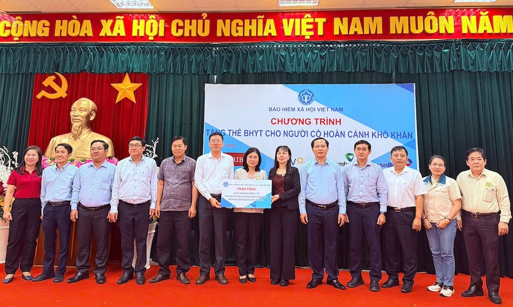 Lan tỏa chính sách an sinh: Trao tặng 2.016 thẻ bảo hiểm y tế cho người dân có hoàn cảnh khó khăn tại TP. Cần Thơ