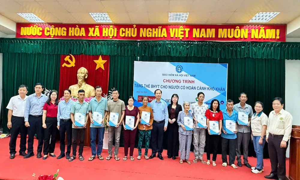 Lan tỏa chính sách an sinh: Trao tặng 2.016 thẻ bảo hiểm y tế cho người dân có hoàn cảnh khó khăn tại TP. Cần Thơ