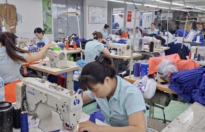 Công ty cho nghỉ Tết Nguyên đán Bính Ngọ 16 ngày thì cách tính đóng BHXH, BHYT như thế nào?