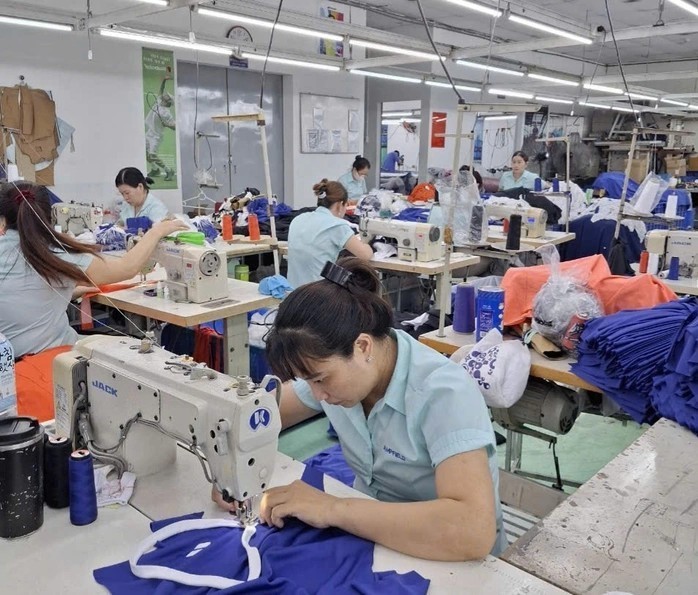 Công ty cho nghỉ Tết Nguyên đán Bính Ngọ 16 ngày thì cách tính đóng BHXH, BHYT như thế nào?