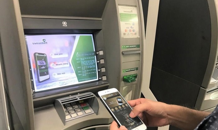 “Đột phá” trong chi trả lương hưu, trợ cấp BHXH không dùng tiền mặt