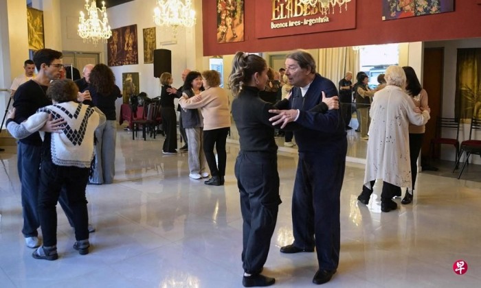 Argentina: Liệu pháp nhảy Tango cải thiện tình trạng sức khỏe cho bệnh nhân bị bệnh Parkinson