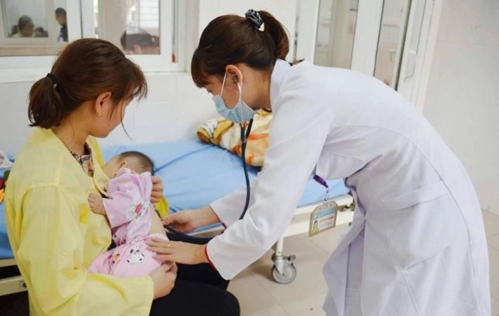 Cha mẹ nghỉ chăm con ốm có được hưởng chế độ BHXH?