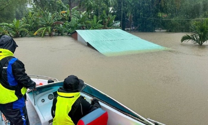 Người lao động tham gia BHXH bắt buộc, bị thương do bão lũ được hưởng chế độ gì?