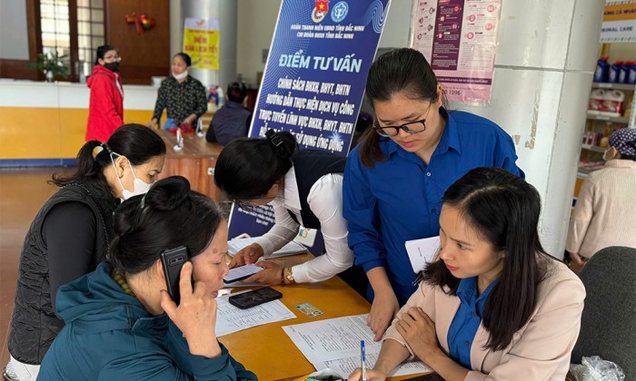 BHXH tỉnh Bắc Ninh: Đẩy mạnh các tổ ra quân vận động người hưởng chế độ BHXH qua thẻ ATM