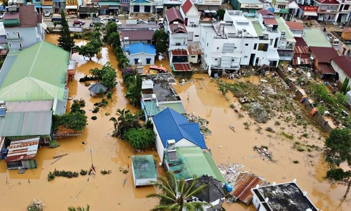 Tập trung cao độ thực hiện cứu trợ, khắc phục hậu quả mưa, lũ ở miền Trung