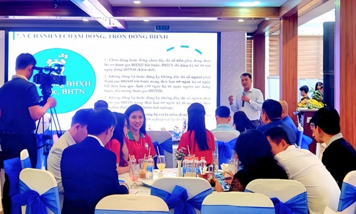 Cà phê doanh nhân và truyền thông BHXH đến với doanh nghiệp