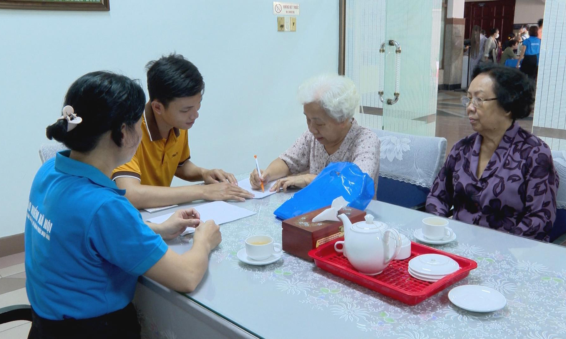 BHXH Việt Nam chủ động đề xuất nhiều giải pháp đảm bảo quyền lợi cho người dân vùng lũ