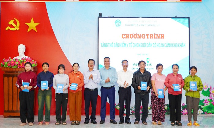 Tặng 1.000 thẻ bảo hiểm y tế cho người dân có hoàn cảnh khó khăn ở Gia Lai
