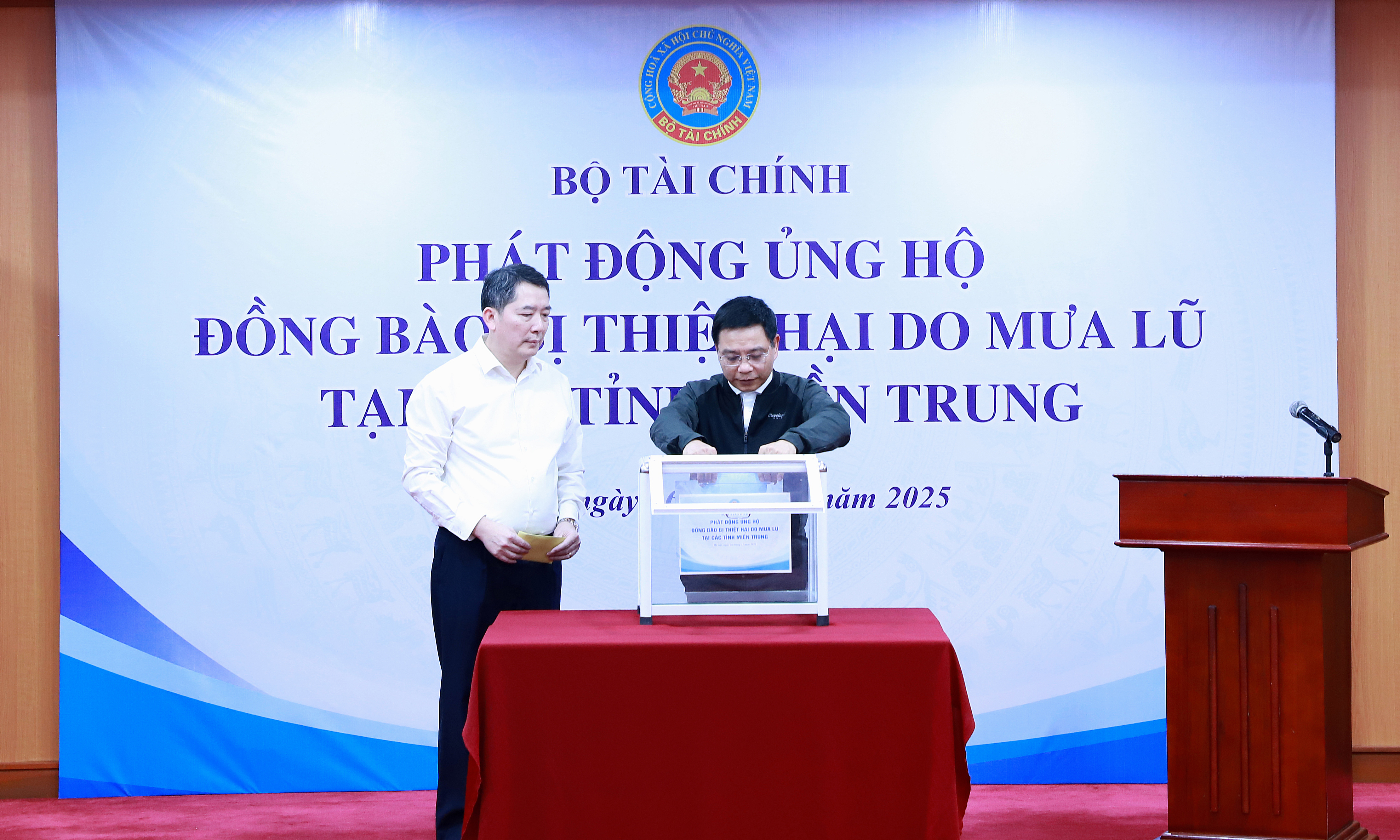 Bộ Tài chính phát động ủng hộ đồng bào bị thiệt hại do mưa lũ tại các tỉnh miền Trung