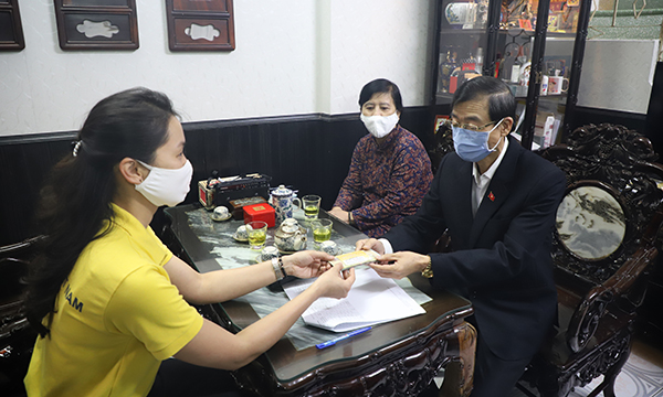 BHXH Hà Nội chi trả lương hưu giữa mùa dịch Covid-19