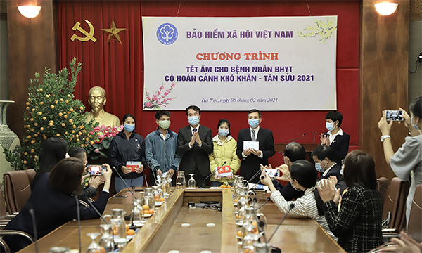 Tết ấm cho những bệnh nhân BHYT có hoàn cảnh khó khăn
